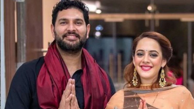 युवराज ने हेजल कीच को जब प्रपोज किया था तब उन्होंने कहा था कि तू मुझे ठीक तो लगता है देखती हूं। हालांकि बाद में उन्होंने हां कर दी।