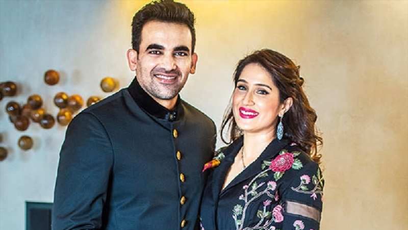 जहीर खान ने IPL के बीच में ही सागरिका को प्रपोज किया था। ये दोनों साथ में घूमने जाने वाले थे, पर बीच में ही उन्होंने सागरिका को प्रपोज किया था।