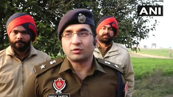 तरनतारन के एसएसपी ध्रुव दहिया ने कहा- नगर कीर्तन के दौरान आतिशबाजी की जा रही थी। इसी दौरान यह विस्फोट हो गया।
