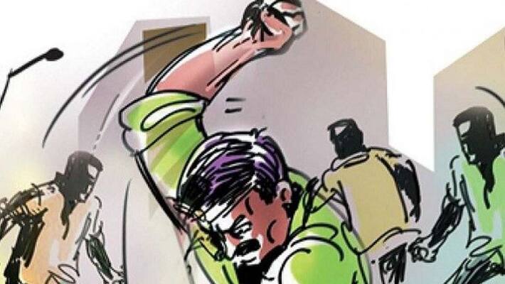 4 arrested due to torturing a man with hot pan 4 arrested due to torturing a man with hot pan