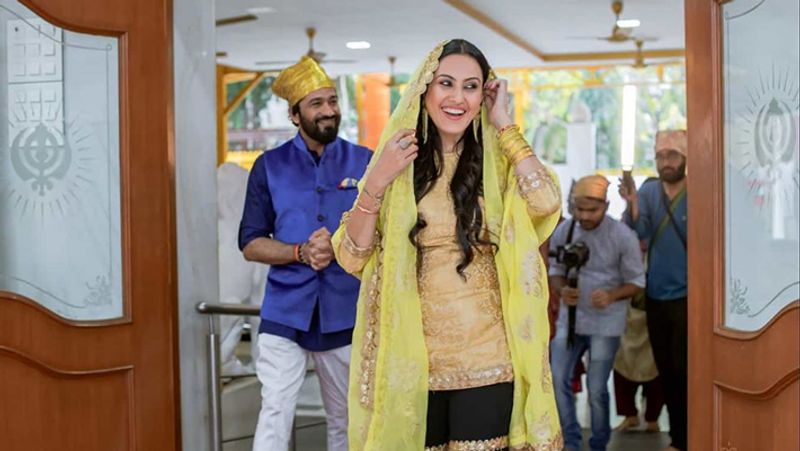 एक इंटरव्यू में काम्या ने अपनी लव स्टोरी के बारे में बताया था कि 'मेरी शलभ से फरवरी (2019) से बात शुरू हुई। मेरे एक करीबी दोस्त ने हेल्थ इश्यू की वजह से शलभ से कंसल्ट करने को कहा था। इसके बाद शलभ से मेरी लगातार बात होने लगी।