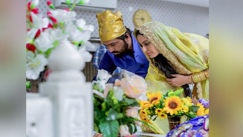 आपको बता दें कि प्री वेडिंग सेरेमनी, हल्दी, मेहंदी और संगीत 9 फरवरी को को होगा। 10 को दोनों शादी के बंधेंगे।