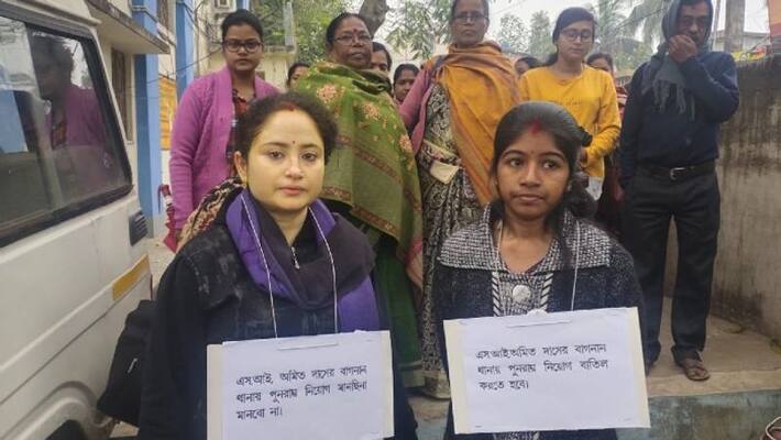Protest on return of sub inspector in Howrah Protest on return of sub inspector in Howrah