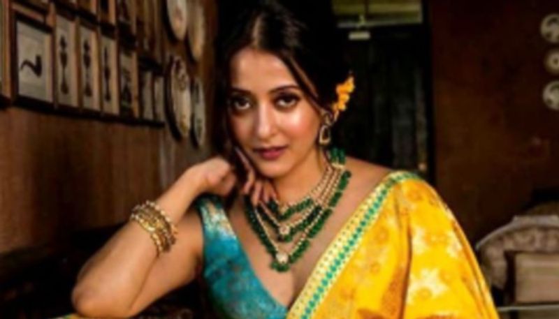 <p>স্টার কিড, রূপ, গুণ থাকার সত্তেও আজও রাইমার মনে আক্ষেপ রয়েই গিয়েছে। সিনে জগতে পাননি যোগ্য সন্মান। </p>