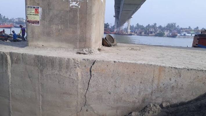 Crack appears in bridge in Namkhana at South 24 paraganas Crack appears in bridge in Namkhana at South 24 paraganas