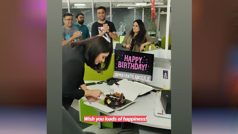 मयंती लैंगर के जन्मदिन में भारतीय स्पिनर हरभजन सिंह भी शामिल हुए। उन्होंने पार्टी के दौरान जमकर मस्ती की।