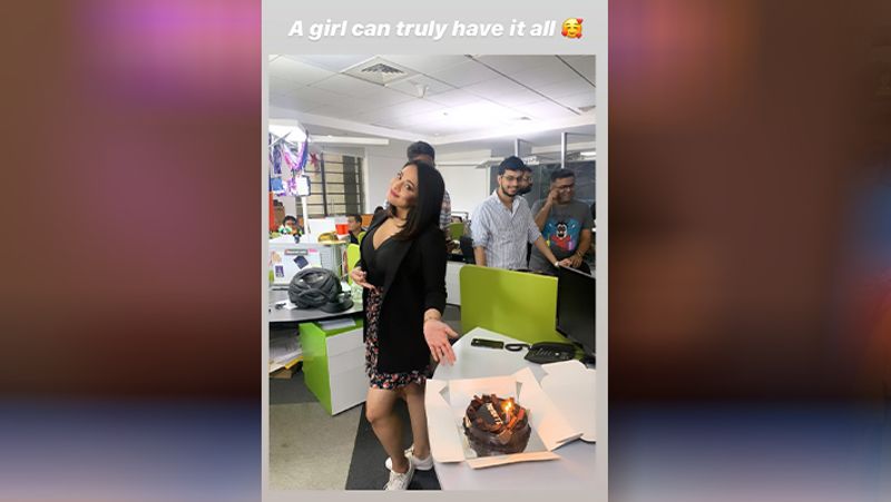 ट्रोल का जवाब देते हुए उन्होंने कहा कि वो अपनी जिंदगी के मजे ले रहे हैं और उन लोगों पर कोई टिप्पणी नहीं करते जिन्हें वो जानते भी नहीं।