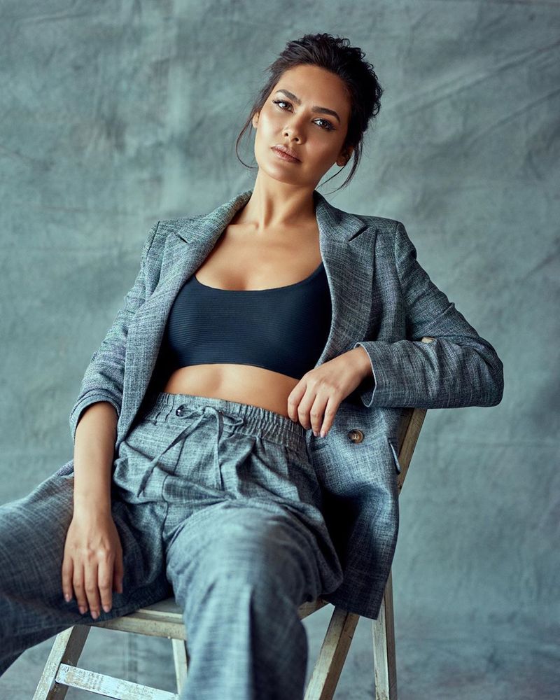 Bollywood beauty Esha Gupta latest photo shoot goes viral