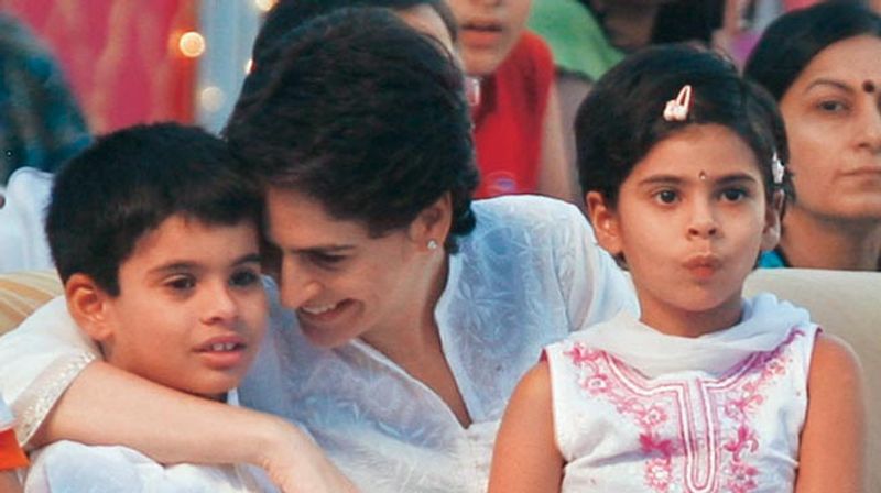 पिछले कुछ सालों में रेहान मामा राहुल गांधी के साथ काफी सार्वजिनक कार्यक्रमों में देखे गए। 20 साल के रेहान देहरादून स्कूल से पढ़े हैं जहां उनका नाम रेहान राजीव वाड्रा है।