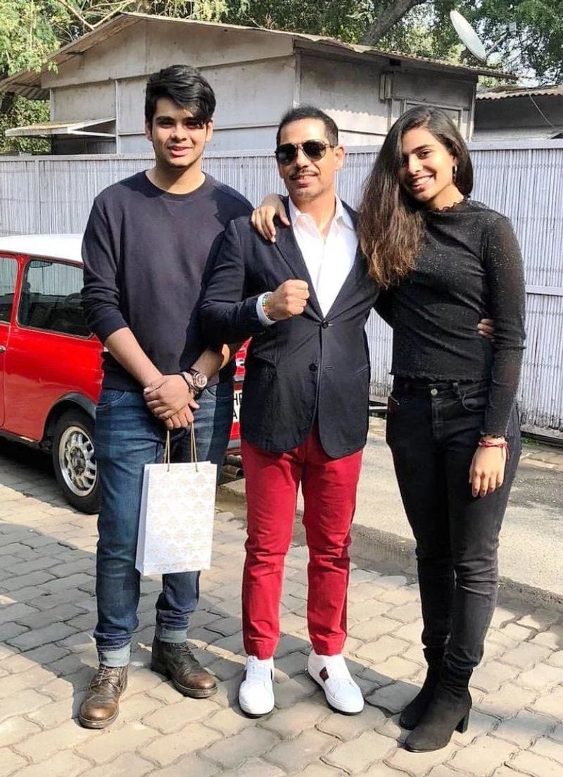 रेहान के जल्द ही राजनीति में लॉन्च होने की भी खबरें रही हैं। नेहरू/गांधी परिवार के अगले वारिस रेहान के स्कूल का नाम पहले रेहान वाड्रा था फिर रेहान राजीव वाड्रा करवा दिया गया। इसका इशारा सिर्फ और सिर्फ रेहान के राजीनितक सफर शुरू करने की ओर ही था।