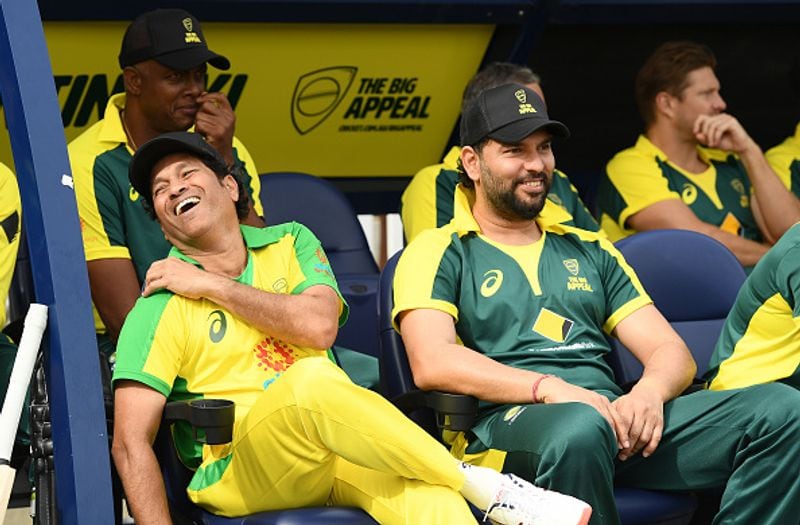 Yuvraj and Tendulkar see the funny side of things