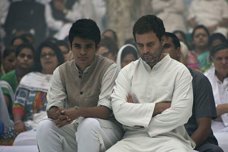 रेहान अपने मामा राहुल गांधी के काफी क्लोज हैं, राहुल भांजे की पैरेंट मीटिंग तक में जाते रहे हैं। साल 2017 में एक स्कूल के एक फंक्शन में रेहान लोकसभा स्पीकर बने थे तब उन्होंने बहुत शानदार भाषण दिया था जिसकी जमकर तारीफ हुई। लोगों ने रेहान में कल का नेता देखा, इस इवेंट के दौरान मां प्रियंका और राहुल गांधी भी पहुंचे थे।