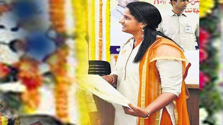 Deepthi arrested in cheating case by AP police Deepthi arrested in cheating case by AP police