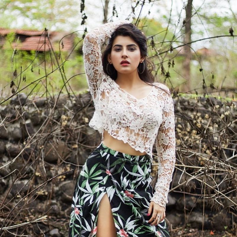 telugu homely girl archana hot instagram show