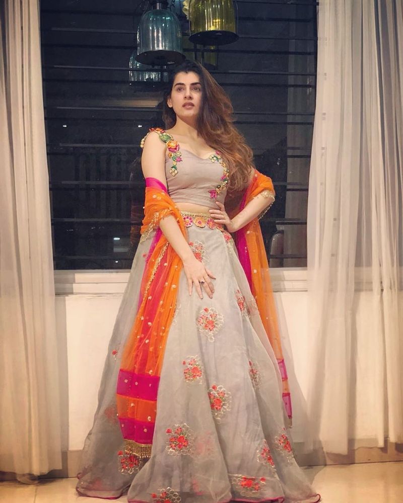 telugu homely girl archana hot instagram show