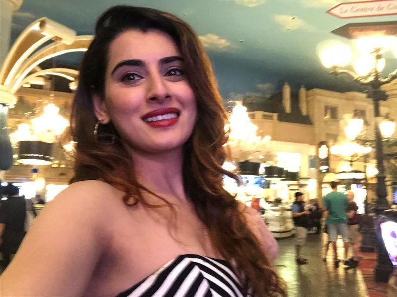 telugu homely girl archana hot instagram show