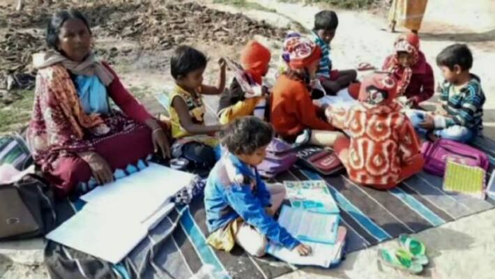 32 years over school yet not get shelter in hooghly 32 years over school yet not get shelter in hooghly
