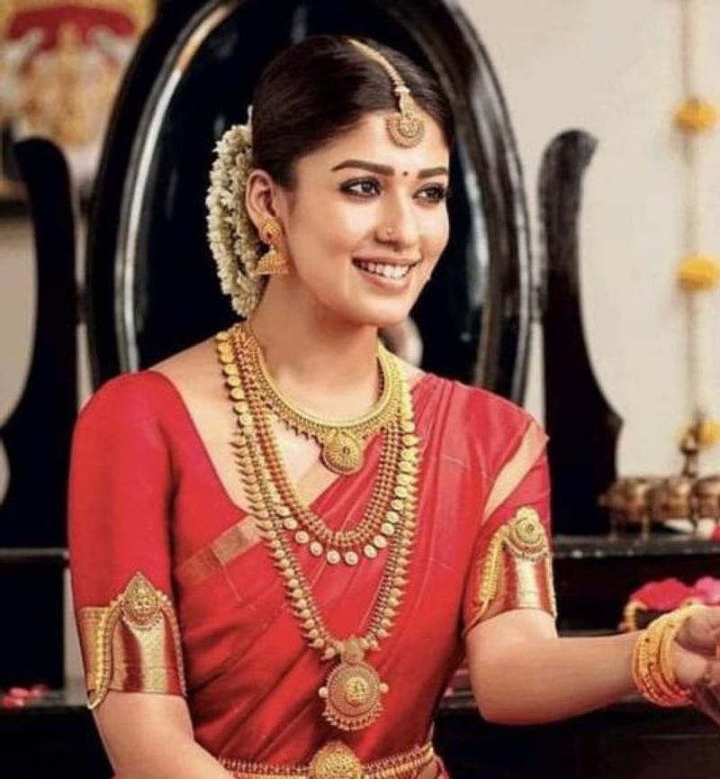 நகை அணிந்த சிலை