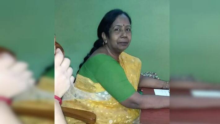 TMC councillor commits suicide by jumping in front of train in Serampore TMC councillor commits suicide by jumping in front of train in Serampore