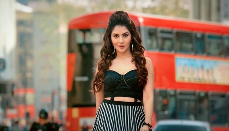 <p>এবার বিধিভঙ্গ করার অভিযোগ উঠল বেহালার বিজেপি তারকা প্রার্থী পায়েল সরকারের বিরুদ্ধে। </p>