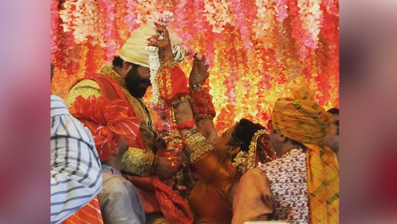एक इंटरव्यू में काम्या ने अपनी लव स्टोरी के बारे में बताया था कि 'मेरी शलभ से फरवरी (2019) से बात शुरू हुई। मेरे एक करीबी दोस्त ने हेल्थ इश्यू की वजह से शलभ से कंसल्ट करने को कहा था। इसके बाद शलभ से मेरी लगातार बात होने लगी।