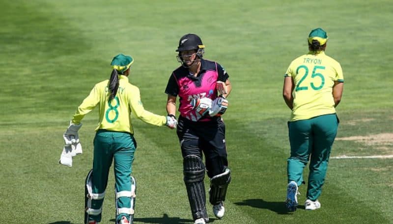 Sophie Devine first cricketer five successive 50 plus scores in T20Is