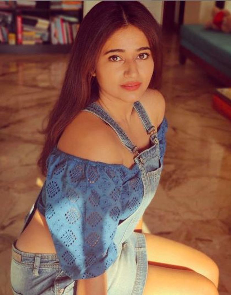actress poonam bajwa super hot photo gallery