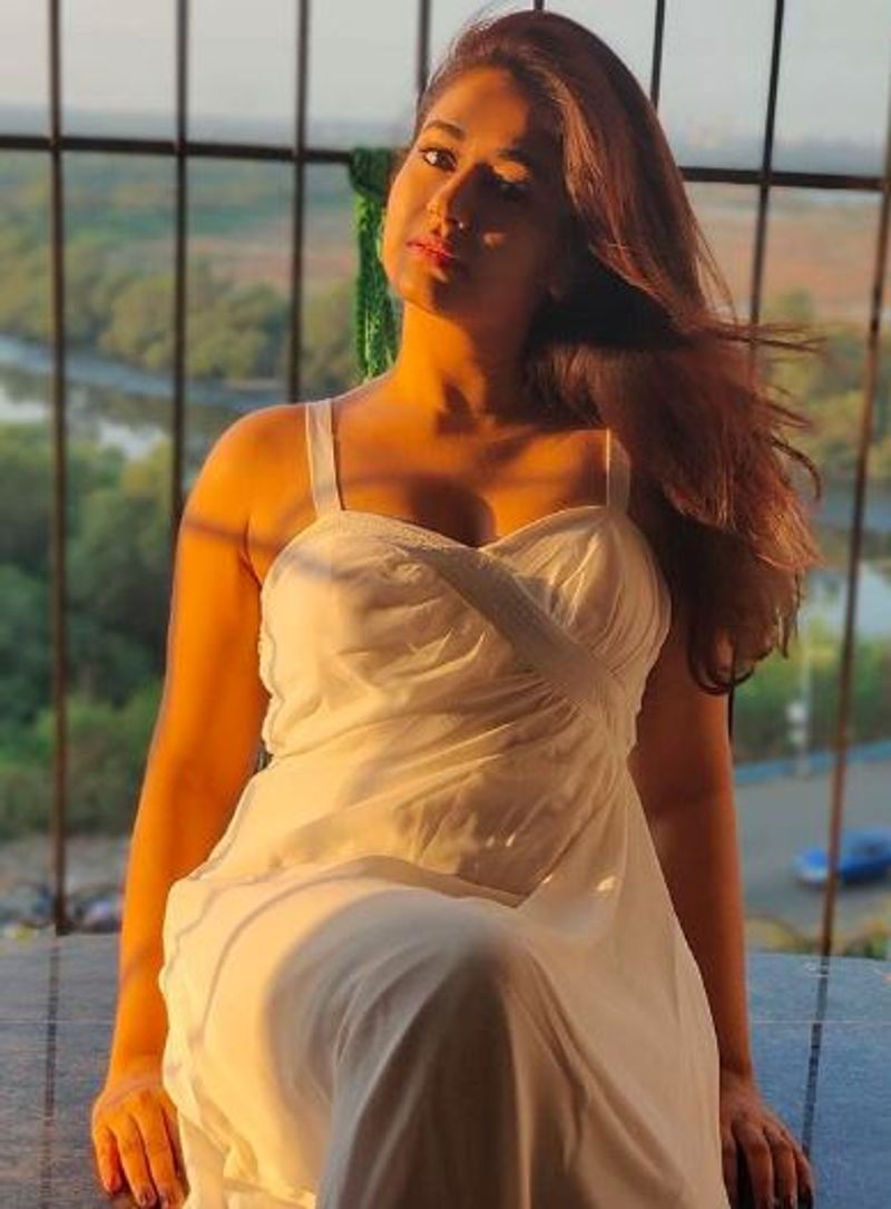 actress poonam bajwa super hot photo gallery