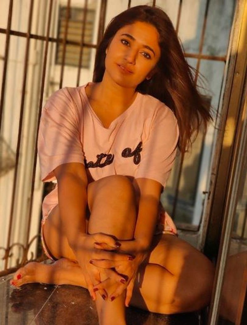 actress poonam bajwa super hot photo gallery