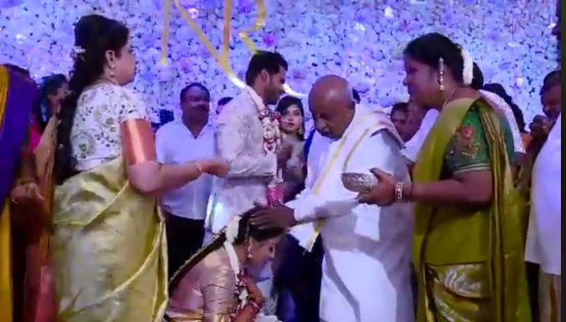 நிகில் குமாரசுவாமி - ரேவதி நிச்சயதார்த்தம்: