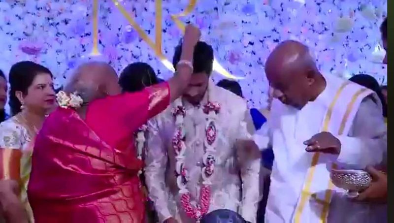 நிகில் குமாரசுவாமி - ரேவதி நிச்சயதார்த்தம்: