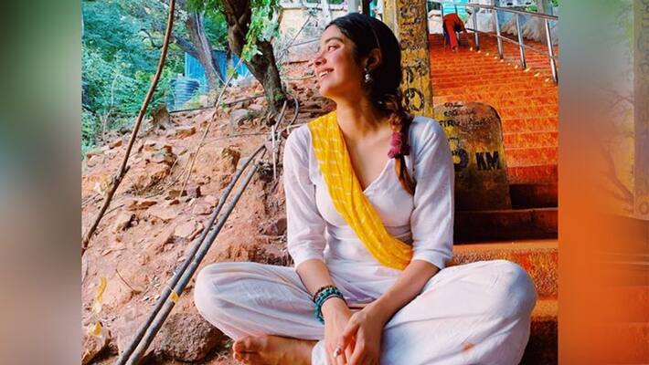 Janhvi Kapoor visits Tirupati temple Janhvi Kapoor visits Tirupati temple