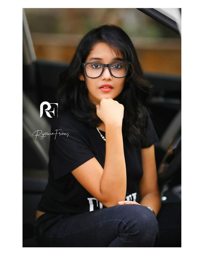 Anikha Surendran Latest Clicks Photo Gallery