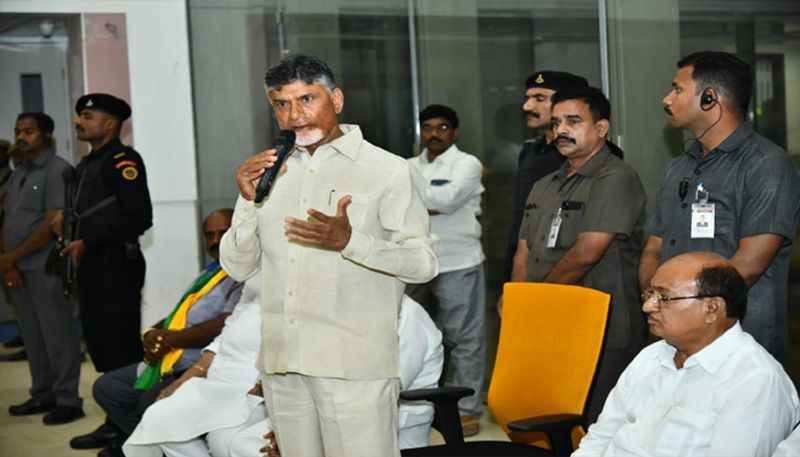ఇక 2009లో ఉమ్మడి ఏపీ రాష్ట్రంలో జరిగిన ఎన్నికల్లో టీడీపీ రెండోసారి అధికారానికి దూరమైంది. టీడీపీతో టీఆర్ఎస్, ఉభయ కమ్యూనిష్టు పార్టీలు కలిసి పోటీ చేశాయి. ఈ ఎన్నికల్లో టీడీపీకి 92 సీట్లు, కాంగ్రెస్ కు 156 సీట్లు, ప్రజా రాజ్యం పార్టీకి 18 సీట్లు, టీఆర్ఎస్ కు 10 సీట్లు , సీపీఐకి 4, సీపీఎంకు 1 సీటు దక్కింది.