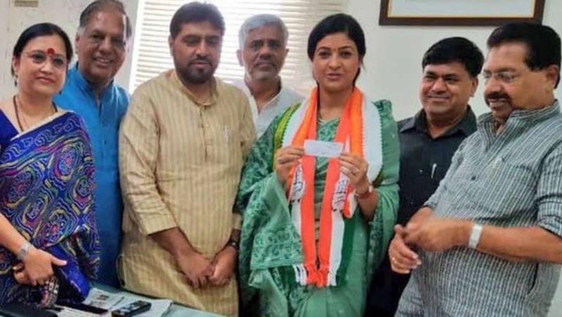 लेकिन 20 साल के बाद उन्होंने कांग्रेस का साथ छोड़ दिया। उन्होंने आम आदमी पार्टी का दामन थामा। 2015 में उन्होंने आप की टिकट से चुनाव लड़ा और चांदनी चौक से विधायक बनी।