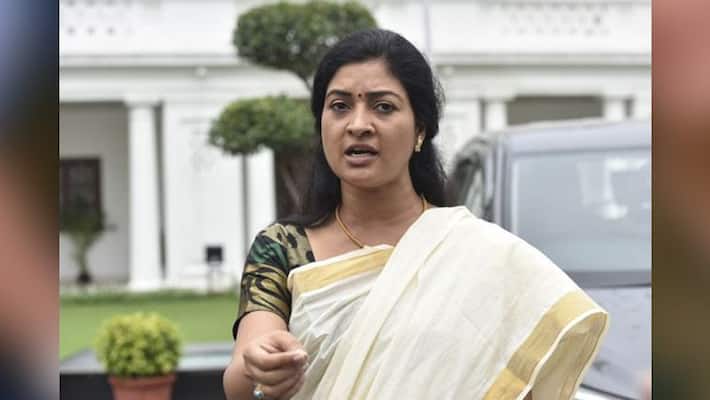 congress leader alka lamba shared old farmer tractor rally accident video with fake claim target bjp know the truth kpt congress leader alka lamba shared old farmer tractor rally accident video with fake claim target bjp know the truth kpt