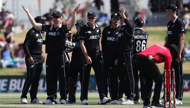 New Zealand players celebrate the dismissal of Shaw