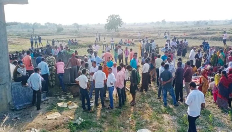 पुलिस के मुताबिक, बेटी शादी करने के बाद गढ़चिरौली में ही दूसरे इलाके में रहने लगी थी। जब उसे इस घटना की जानकारी मिली, तो उसने भी कुएं में कूदकर जान देने की कोशिश की।
