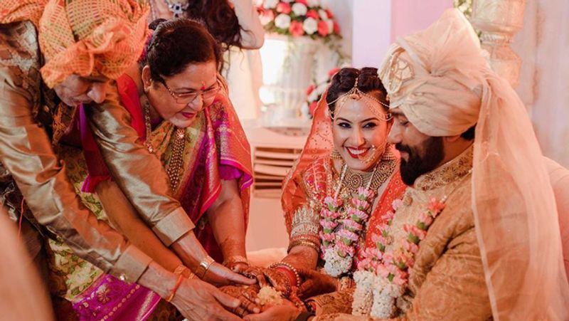 एक इंटरव्यू में काम्या ने अपनी लव स्टोरी के बारे में बताया था कि 'मेरी शलभ से फरवरी (2019) से बात शुरू हुई। मेरे एक करीबी दोस्त ने हेल्थ इश्यू की वजह से शलभ से कंसल्ट करने को कहा था। इसके बाद शलभ से मेरी लगातार बात होने लगी।