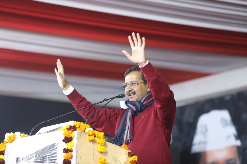1- 'फ्री' वाला प्लान सफल: आप सरकार ने दिल्ली विधानसभा चुनाव से पहले 200 यूनिट फ्री बिजली, इसके बाद पानी का बिल माफ, फिर महिलाओं के लिए बसों और मेट्रो में फ्री यात्रा का ऐलान किया। इसके चलते चुनाव ऐलान के बाद भाजपा और कांग्रेस भी इस 'फ्री' वाले चुनाव में कूंदना पड़ा। भाजपा ने जहां बिजली फ्री को जारी रखने का वादा किया तो कांग्रेस ने 100 यूनिट और फ्री देने का ऐलान किया। हालांकि, जनता ने आप के वादों पर भरोसा किया।