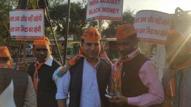 रवि नेगी ने इस इलाके में नेता नहीं, बेटा चुनें का नारा देकर वोट मांगा। 43 साल के रवि नेगी मूलरूप से उत्तराखंड के रहने वाले हैं।