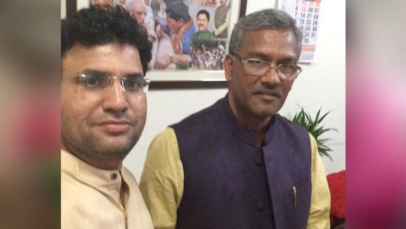 उन्होंने दिल्ली विश्विद्यालय से ग्रेजुएशन किया है। उन्होंने पटपड़गंज में बीजेपी के विस्तारक के रूप में काम किया है।