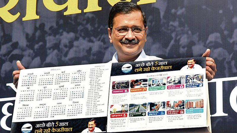 #4. नहीं ढूंढ पाए केजरीवाल की फ्री योजनाओं की काट :- पूरे चुनाव मे बीजेपी नेता केजरीवाला पर आक्रामक हमला करते रहे मगर, आखिर तक केजरीवाल की लोकप्रिय फ्री और सब्सिडाइज्ड योजनाओं (बिजली, पानी, हेल्थ और एजुकेशन) की काट ही नहीं ढूढ़ पाए।