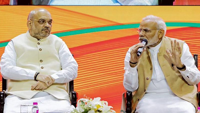 #8. व्यापारियों की नाराजगी महंगी पड़ी:- दिल्ली में व्यापारी बीजेपी का कोर वोट बैंक रहे हैं। मगर इस बार चुनाव में एक हद तक उनकी नाराजगी बीजेपी के साथ थी। रुझान बता रहे हैं कि बीजेपी व्यापारियों को पूरी तरह से भरोसे में नहीं ले पाई।
