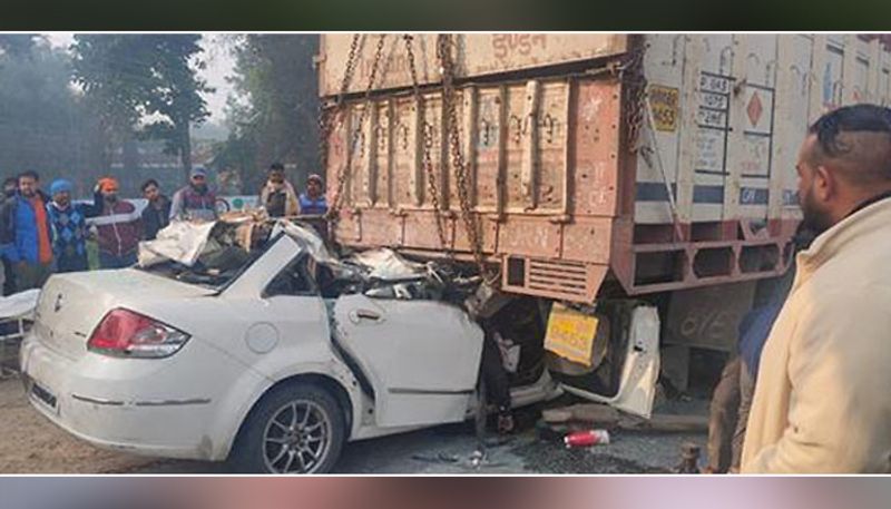 घटना की सूचना मिलते ही पुलिस और समाज सेवा सोसायटी के सदस्य मौके पर पहुंचे। इसके बाद शवों को निकाला गया। इस घटना के बाद फैमिली के परिचितों में मातम का माहौल है।