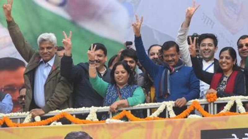 विश्वासनगर विधानसभा सीट पर भाजपा ने अपने सिटिंग विधायक ओपी शर्मा को मैदान में उतारा। आप ने पिछले दो चुनाव लड़ने वाले अतुल गुप्ता की जगह दीपक सिंगला को और कांग्रेस ने गुरुचरण सिंह राजू को टिकट दिया। इस सीट पर 2015 तक छह बार चुनाव हुए हैं। तीन-तीन बार भाजपा और कांग्रेस के उम्मीदवारों को कामयाबी मिली है।
