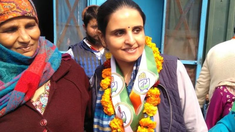 प्रियंका सिंह- आरके पुरम विधानसभा सीट पर कांग्रेस से चुनाव लड़ी प्रियंका सिंह पार्टी के दिग्गज नेता योगानंद शास्त्री की बेटी हैं। उनके पिता मालवीय नगर सीट से तीन बार विधायक रहे और शीला सरकार में मंत्री रहे हैं। शीला सरकार में योगानंद शास्त्री स्पीकर रह चुके हैं। यहां आप की प्रमिला टोकस ने चुनाव जीता। प्रियंका को सिर्फ 3216 वोट मिले। जमानत जब्त हो गई।