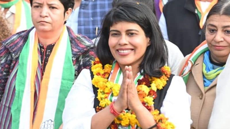 शिवानी चोपड़ा- कालकाजी विधानसभा सीट से कांग्रेस उम्मीदावर शिवानी चोपड़ा पार्टी के प्रदेश अध्यक्ष सुभाष चोपड़ा की बेटी हैं। इस सीट से उनके पिता चार बार के विधायक रहे हैं, अब अपने पिता की राजनीतिक विरासत को आगे बढ़ाने की जिम्मदेरी शिवानी के कंधों पर थी लेकिन आम आदमी पार्टी की आतिशी से चुनाव हार गईं। सिर्फ 4 हजार से ज्यादा वोट मिले और तीसरे नंबर पर रहीं।