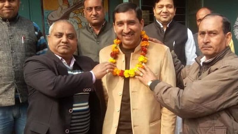 मानदीप सिंह- नांगलोई विधानसभा सीट से कांग्रेस के टिकट पर मानदीप सिंह ने चुनाव लड़ा। मनदीप सिंह के पिता डा विजेंद्र सिंह कांग्रेस के टिकट पर दो बार यहां से विधायक चुने गए हैं। मनदीप का मुकाबला आम आदमी पार्टी के रघुविंदर शौकीन से था। मगर शौकीन के हाथों बुरी तरह हार मिली। मानदीप सिंह को सिर्फ 9718 वोट मिले। बीजेपी उम्मीदवार दूसरे नंबर पर रहा।