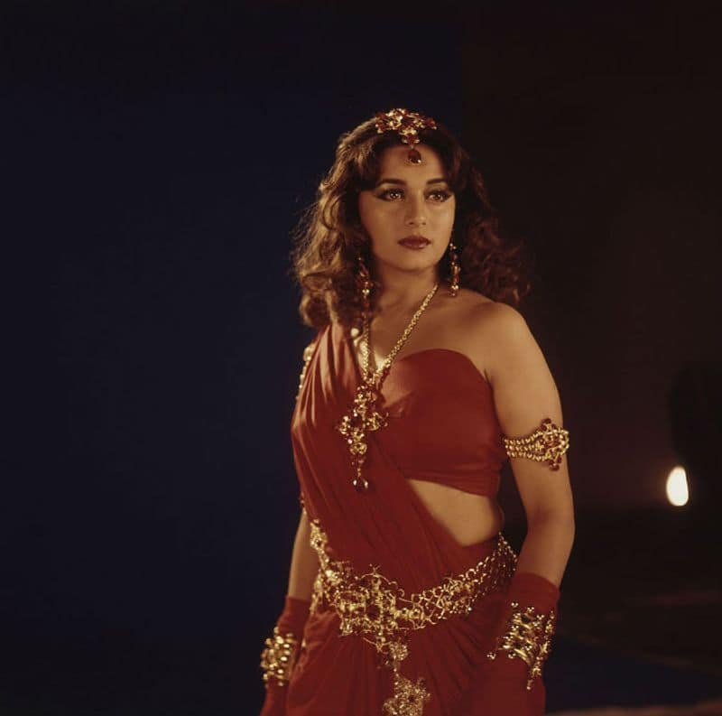 माधुरी दीक्षित को भी हिंदी फिल्मों का हॉट स्टार माना जाता था।